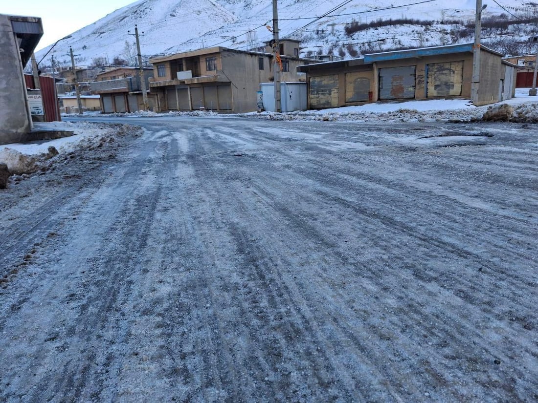 بەستەڵەکی رێگای حاجی ئۆمەران بە ئاسانی ناتوێتەوە؛ بێ زنجیر هاتوچۆ مەکەن