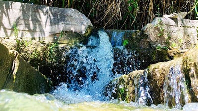 خاوه‌ن باخچه‌كانى باتاس به‌پێی پلانێك سێ سه‌رچاوه‌ ئاوه‌كه‌یان بۆ ئاودان به‌كارده‌هێنن