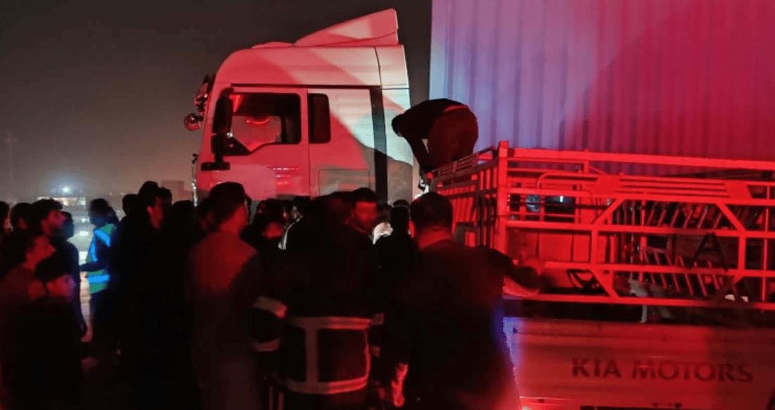 کیایەکی دوو تەنی چووەژێر بارهەڵگرێكی ئێرانی و سێ کەس برینداربوون