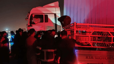 کیایەکی دوو تەنی چووەژێر بارهەڵگرێكی ئێرانی و سێ کەس برینداربوون