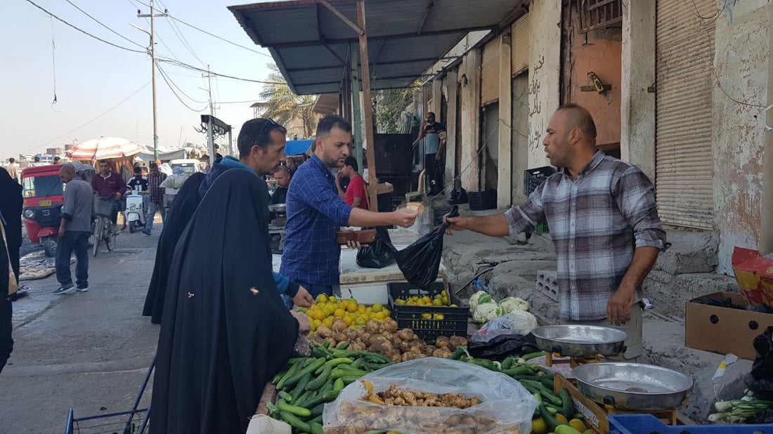 ساعات على الحظر.. والأسعار تصعد بمعدل 1000 دينار في المسيب (صور)