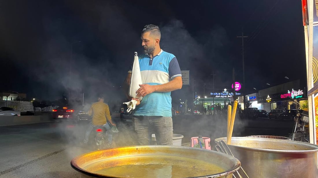 صور: بائع بغدادي “مرتبك” مع لهجات البصرة.. “رهش وعرموط” عند كشك الداطلي والراشي