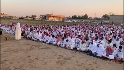 فيديو: صلاة عيد ربيعة في الهواء الطلق وبالزي الموحّد
