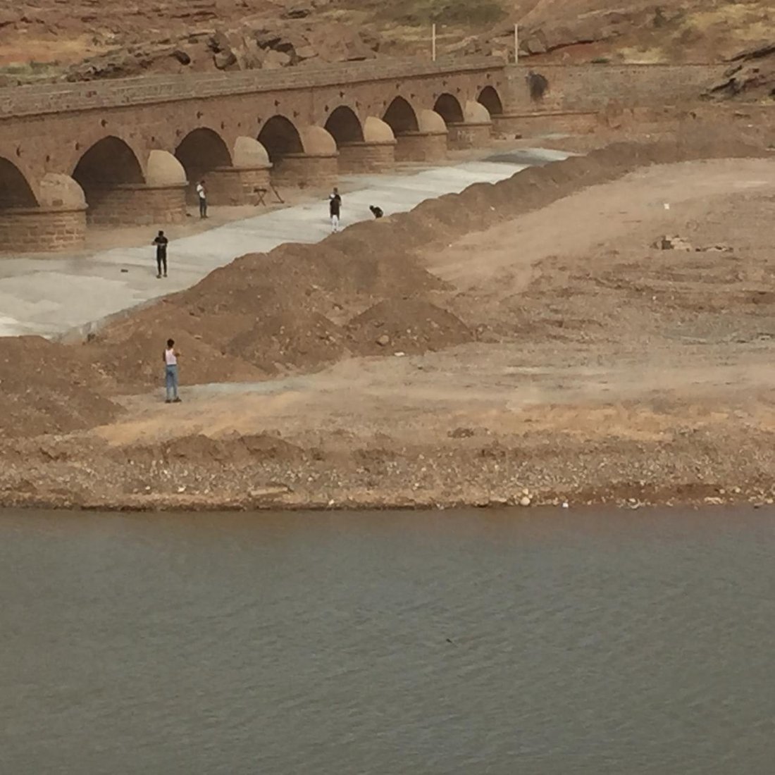 صور: الخبراء الأتراك باشروا بإعادة الحياة إلى أقدم جسر عثماني في كركوك
