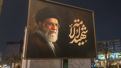 الحشد ينشر 100 بوستر للمرشد الراحل علي الخامنئي في بغداد