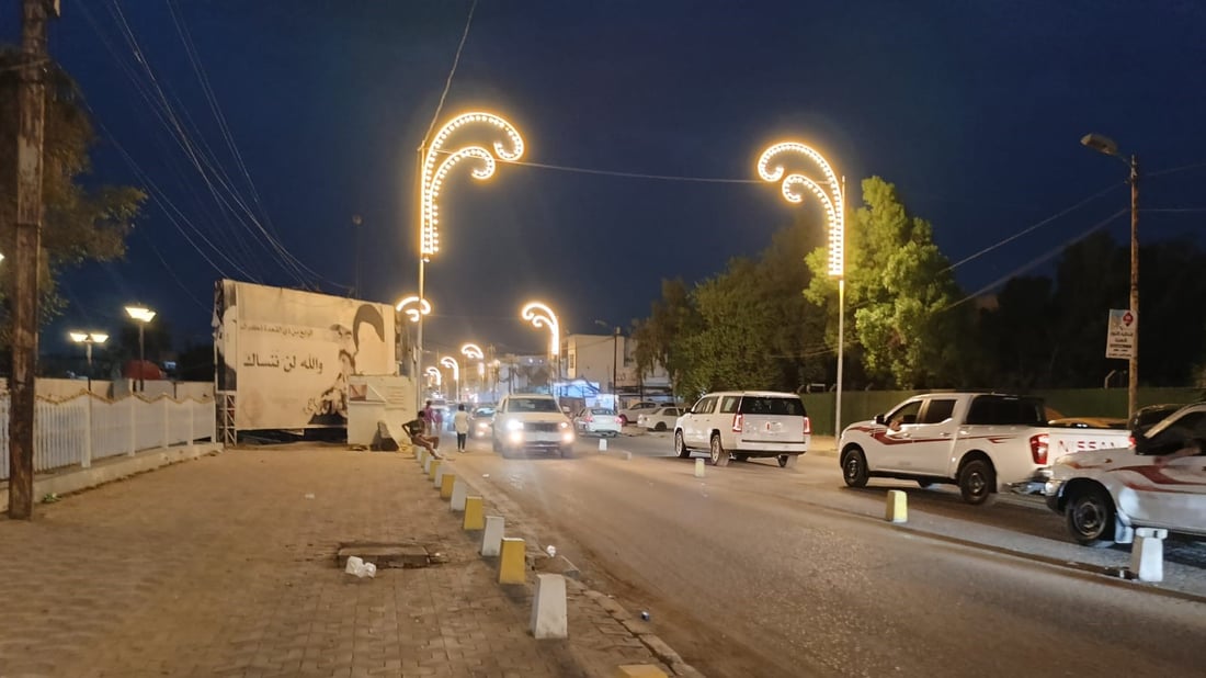 صور: مدخل الأمين “منور” بعد نصب أعمدة حديثة على جانبي شارع الجمهورية