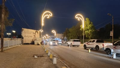 صور: مدخل الأمين “منور” بعد نصب أعمدة حديثة على جانبي شارع الجمهورية
