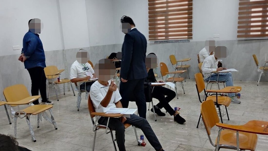صور: الإطاحة بمتهمين يديران ورشة خاصة لتوفير مستلزمات الغش لطلبة السادس