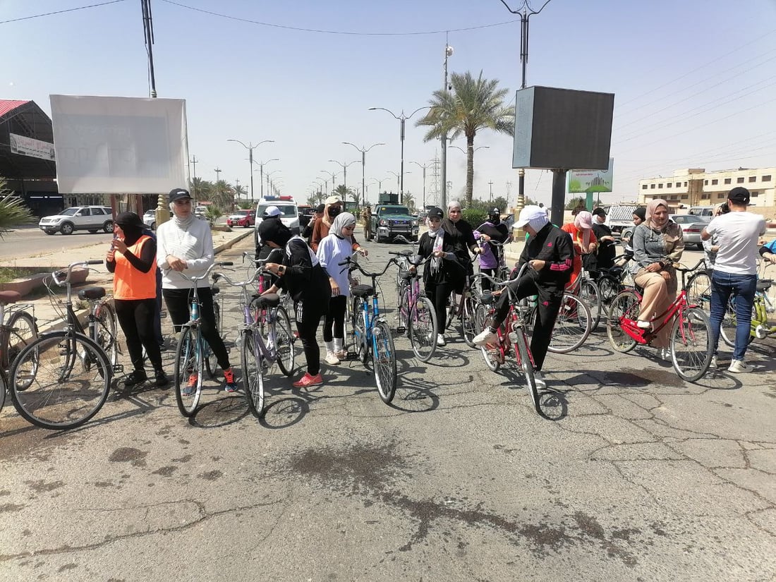 صور: أول سباق للدراجات الهوائية في تكريت يجمع 40 فتاة في شارع الاحتفالات