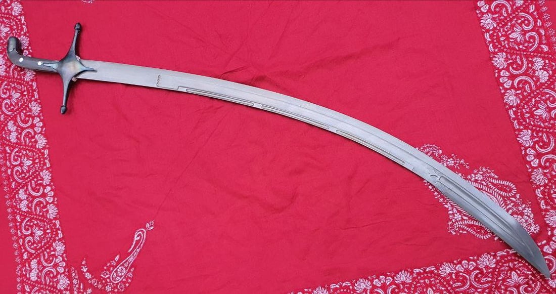 صور لسيوف طويريج البتارة.. يستغرق صنع القطعة 15 يوماً!