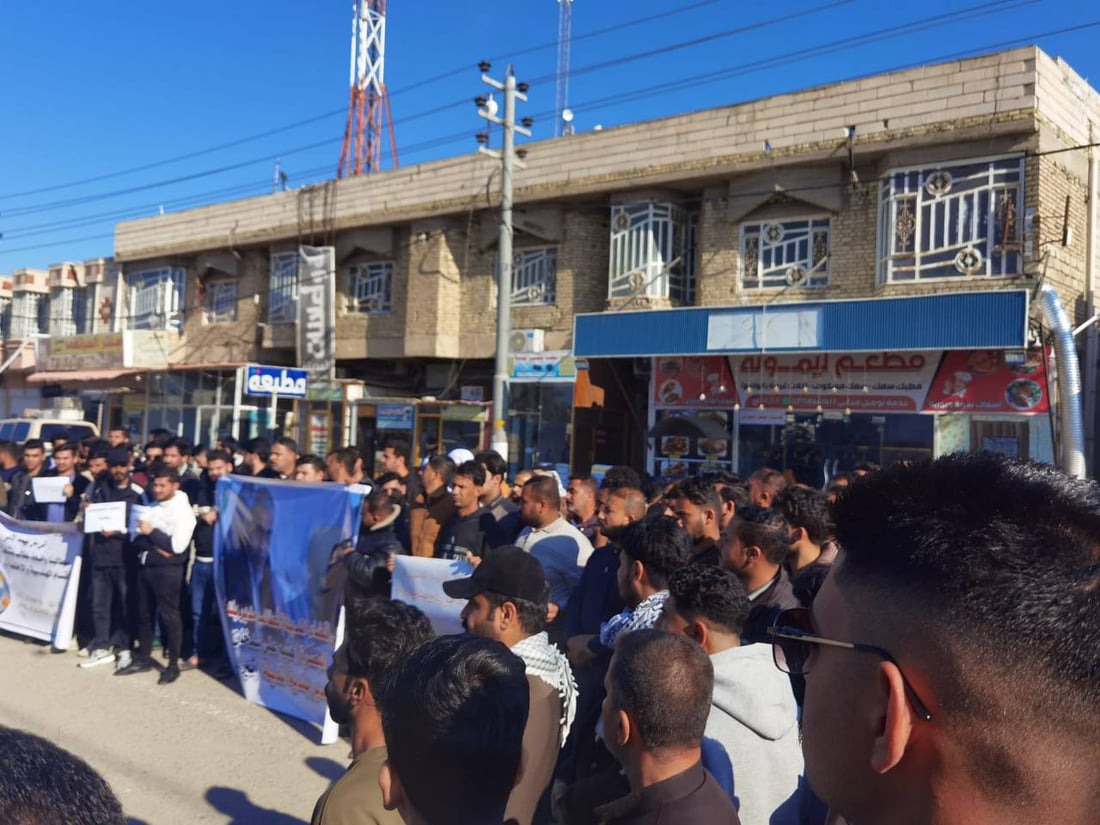 وقفة احتجاجية شمال البصرة: أقيلوا مدير بلدية الِمْدَينة (صور)