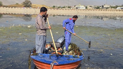 بوو به‌ 12 جار به‌نداوى سه‌روچاوه‌ پاكده‌كرێته‌وه‌ و گه‌شتیارانیش پیسی ده‌كه‌نه‌وه‌