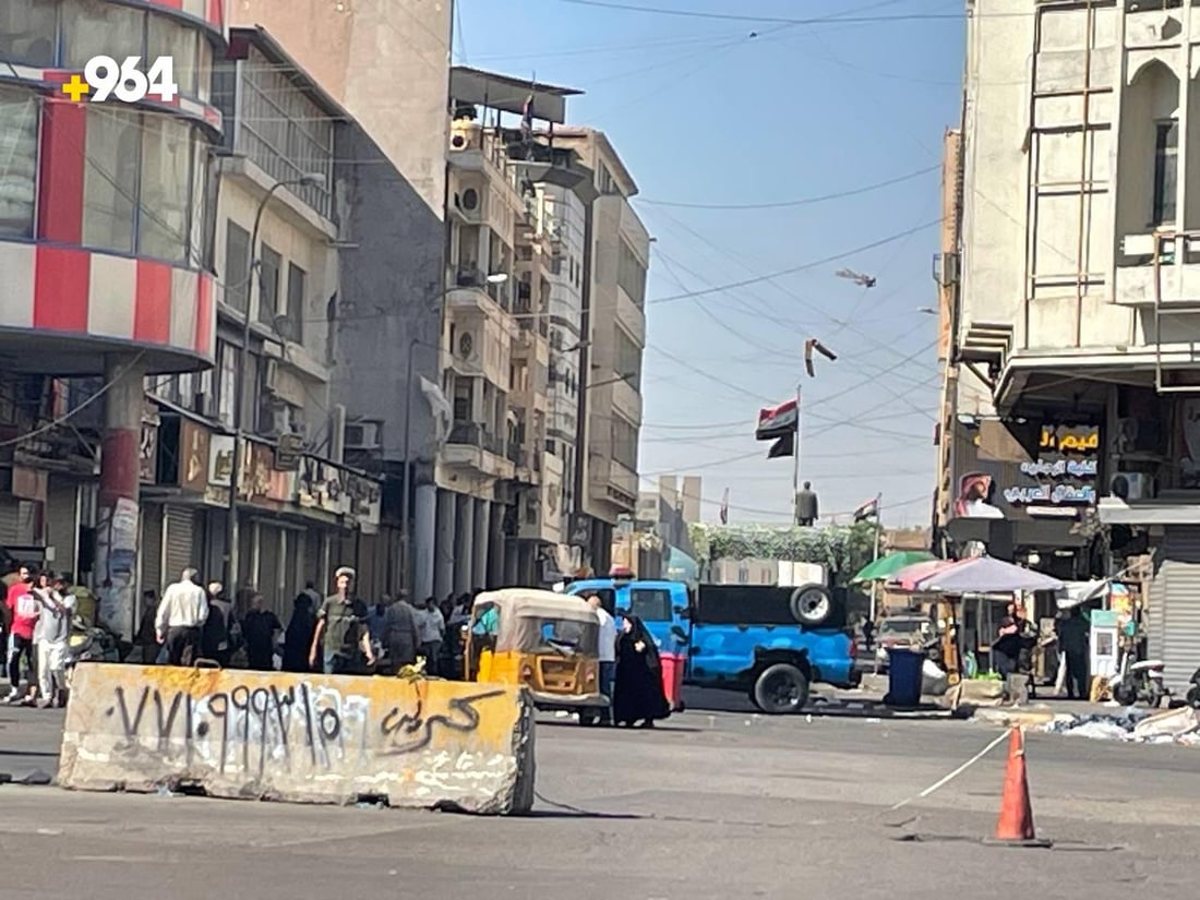 صور: إغلاق الطرق المؤدية إلى شارع المتنبي من 4 جهات.. الوصول سيراً على الأقدام