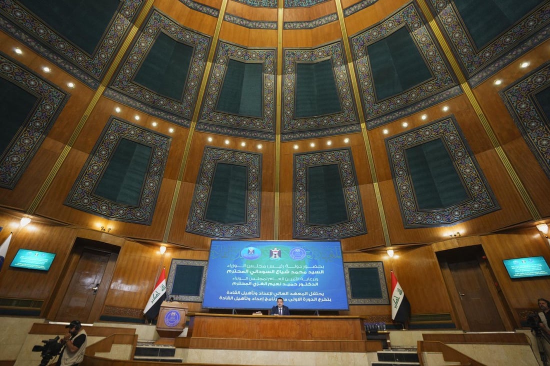 صور من القاعة الفخمة: السوداني يخاطب 48 “قائداً” وينتظر منهم تغيير المعادلة