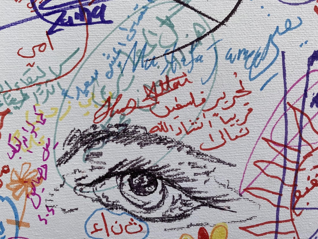 صور: المستقبل غامض وأحبك يا نبأ.. إقرأ ما كتبه الكبار والصغار أمام مرسم الناصرية