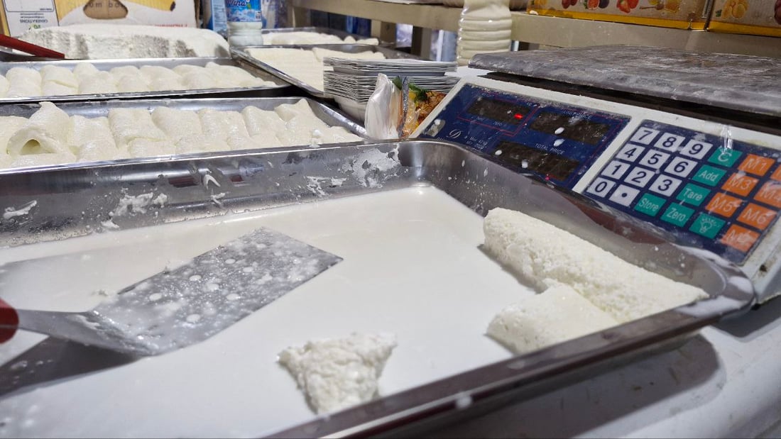 انهض باكراً صباح الجمعة من أجل قيمر “قرة جم”.. الكمية تُباع في طريقها إلى الدكان!