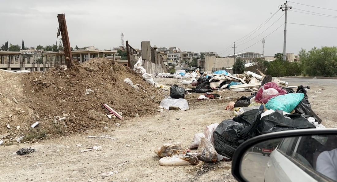 شێخ محێدین بووەتە زبڵخانە و هەر پیکابە و پاشماوەی ئاژەڵ فڕێدەدات