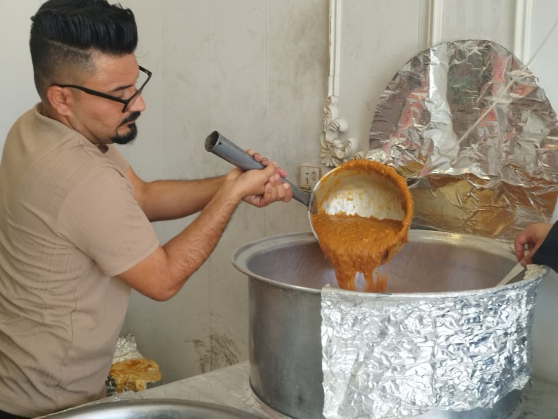 صور: مواكب الحلة تطلب القيمة النجفية بالدليفري.. توزع مجاناً على العوائل (صور)