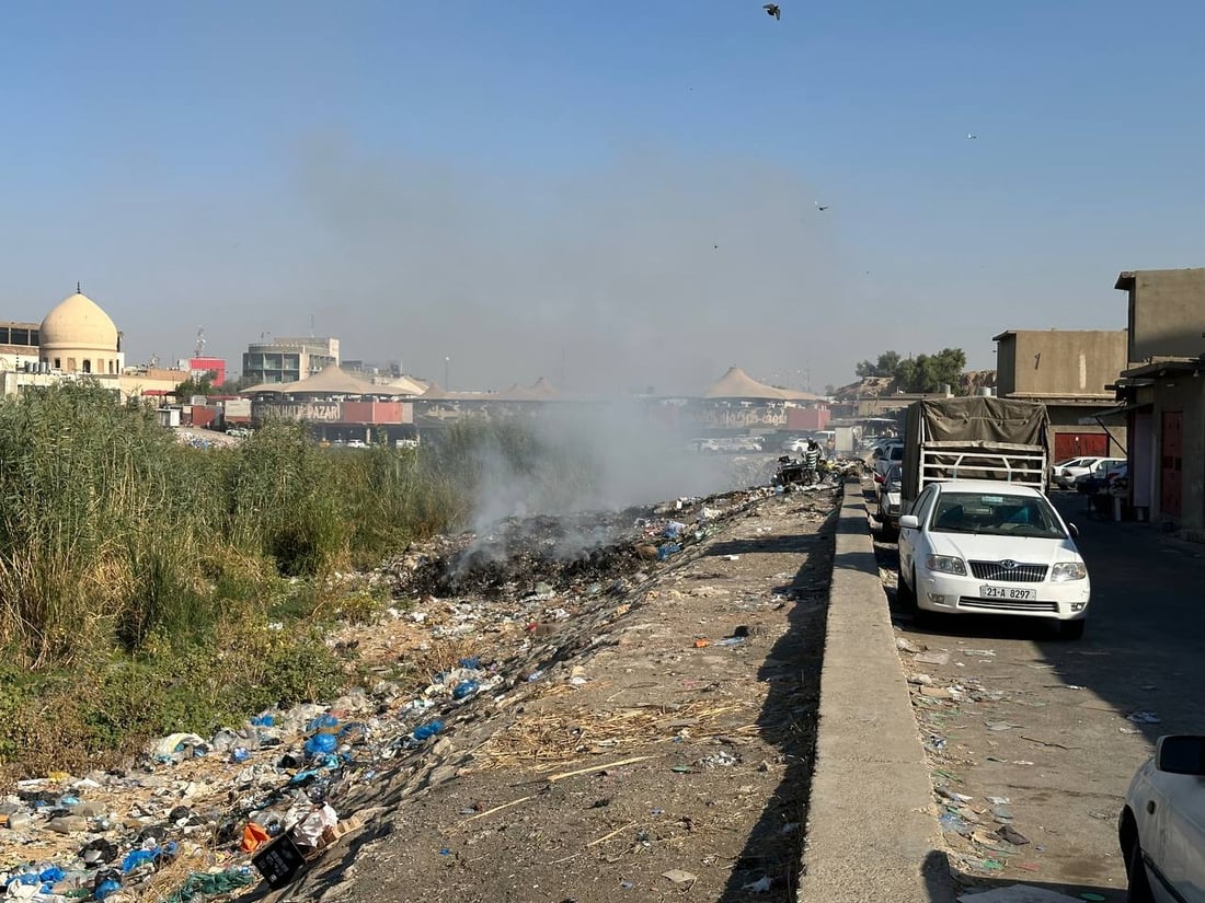 هناك خطة لكن الشرطة لن تتدخل.. نهر قلعة كركوك غص بالقمامة وصار “كراج” (صور)