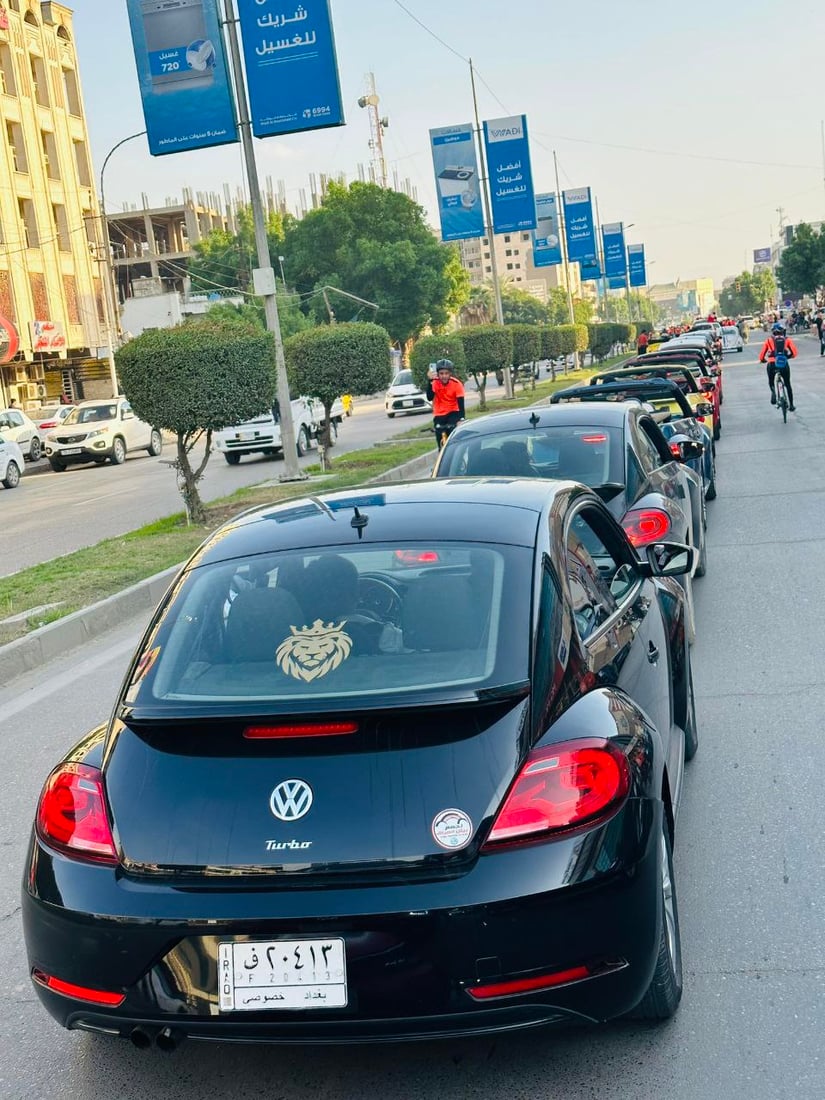 العراقيات يعشقن سيارة الرايخ الألماني.. معتز يجمع ملاك “الرگة” في گروب فيسبوك (صور)