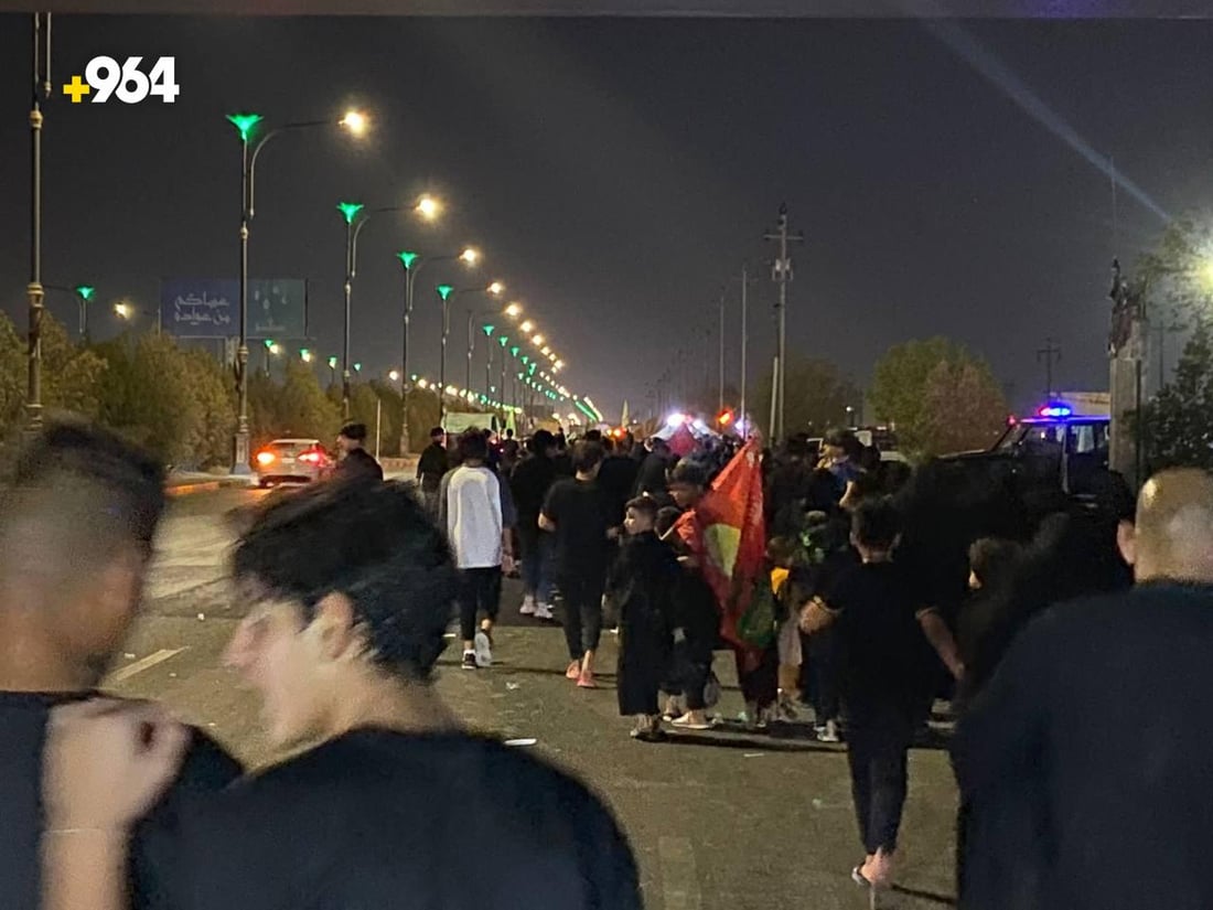 صور من البصرة الآن: حشود المعزين تتجه إلى مسجد خطوة الإمام علي في الزبير