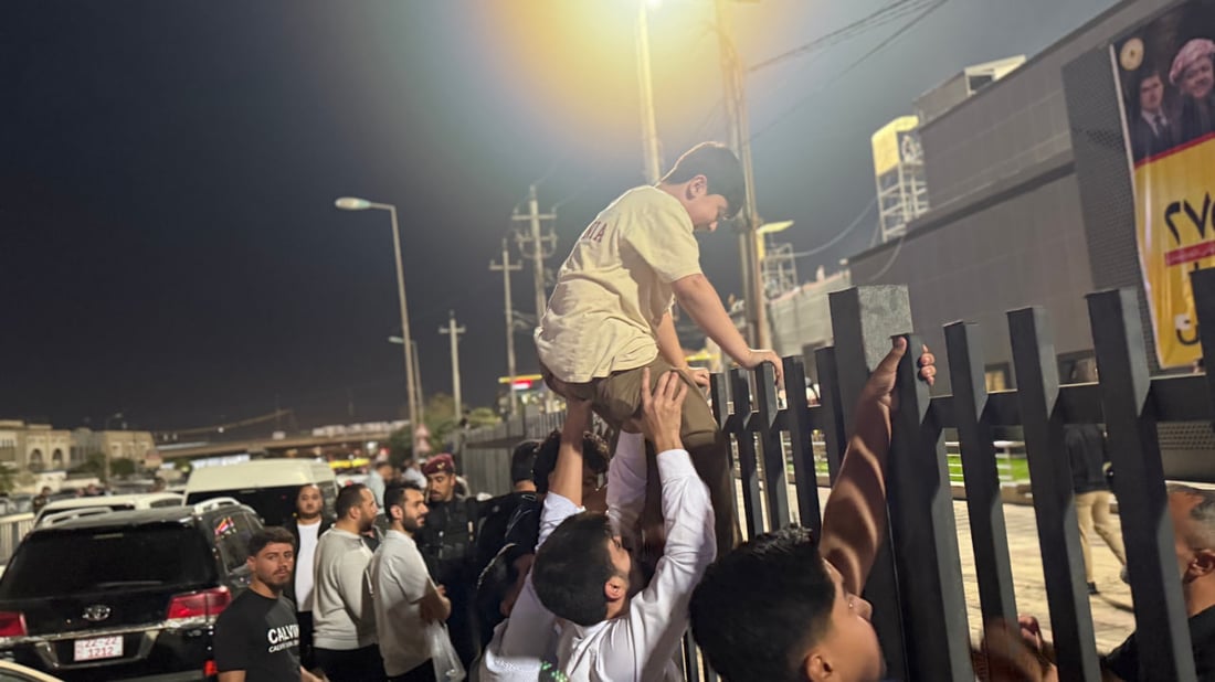 فيديو: ملعب فرانسو حريري يغص بالجماهير.. قمة نارية بين أربيل والشرطة