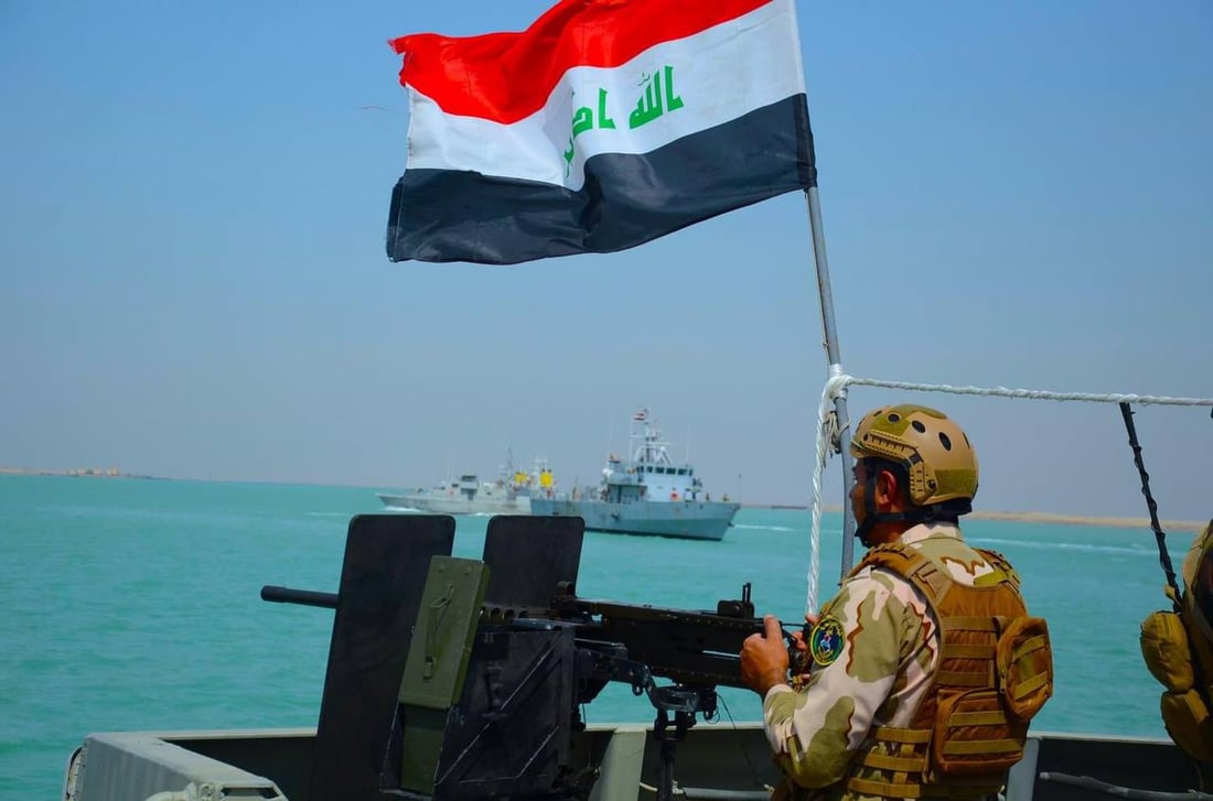 صور: غرق زورق إيطالي في خليج البصرة وإنقاذ 6 منتسبين
