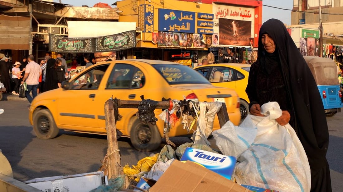 من يرضي “أم زعلان”؟.. مسنة في الكوت تعمل من الفجر إلى المغرب مقابل 5 آلاف دينار