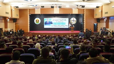 بعد سنوات من الخدمة المجانية.. واسط تسلم 370 موظفاً أوامرهم الإدارية بصفة عقود