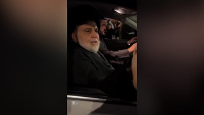 كلا كلا أميركا.. استقبال مقتدى الصدر من قبل زوار الإمام علي