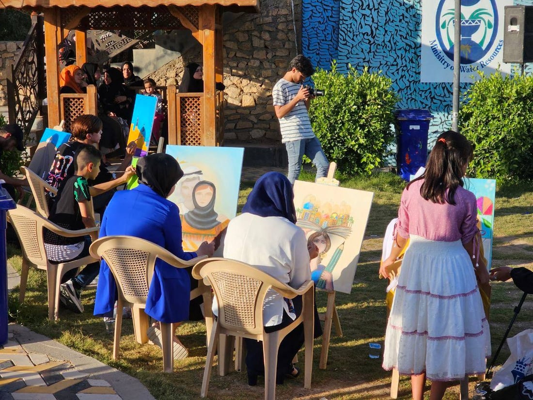 رسم حر وموسيقى في هيت.. مهرجان “جمعية الأمل” قرب النواعير لدعم النساء (صور)
