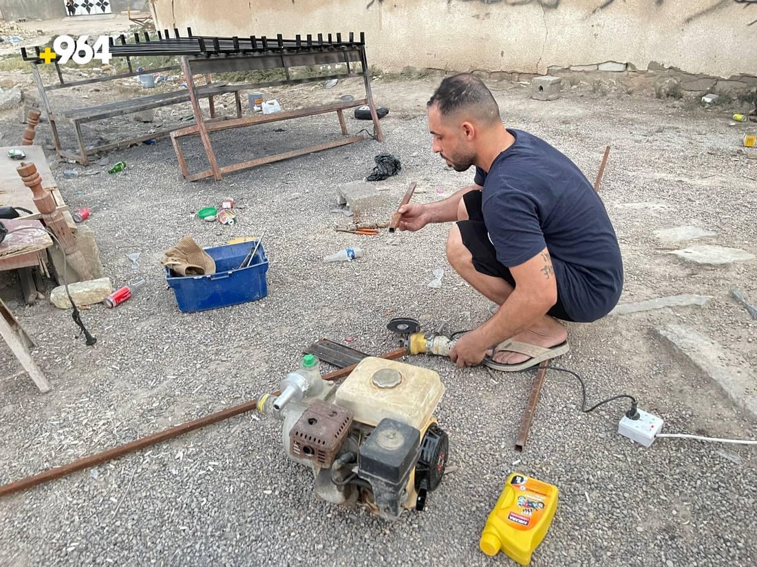 صور من القرنة: “سيف” يلحم هياكل مواكب الفقراء ويصبغها مجاناً