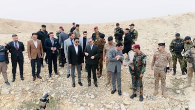رئيس محكمة استئناف نينوى يزور “حفرة الجن” لتوثيق جرائم داعش (صور)