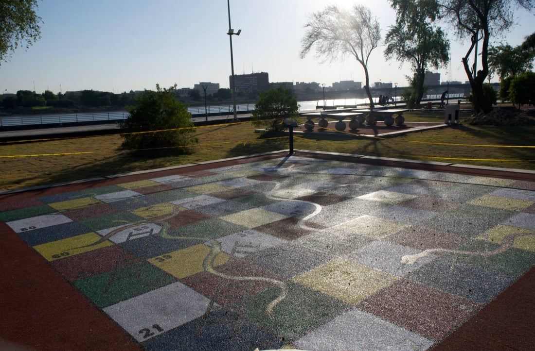 حية ودرج ومنضدة وريشة.. صور من كورنيش أبو نؤاس مع اكتمال الجزء الثاني “الأحلى”