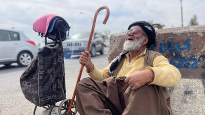 بۆ پەیداکردنی بژێوی ژیانیان رێگایەکی دوور و درێژی بڕیوە و خێزانەکەی جێهێشتووە