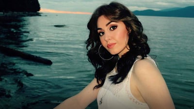 نادیە گۆرانیەک پێشکەش بە رۆحی مرۆڤایەتی دەکات