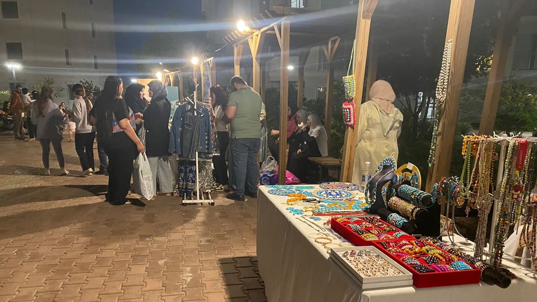 صور: سكان مجمع اليمامة في بغداد يتعرفون على بعضهم في بازار.. ونسخة أخرى في العيد