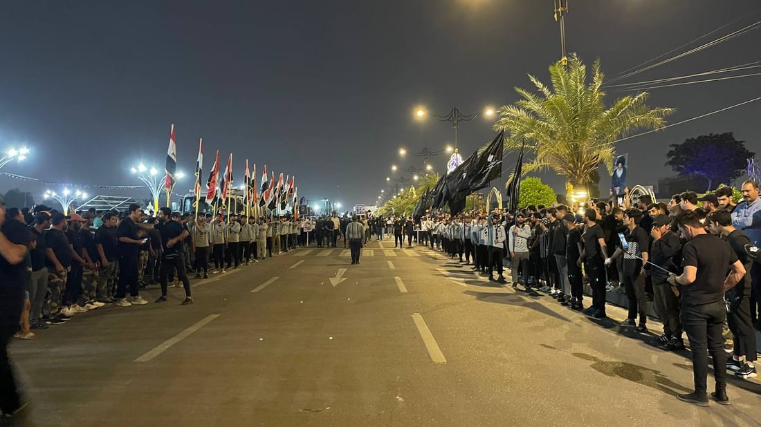 صور ليلية من مدينة الصدر.. حشود تحمل الشموع والتابوت الرمزي في ساحة مظفر