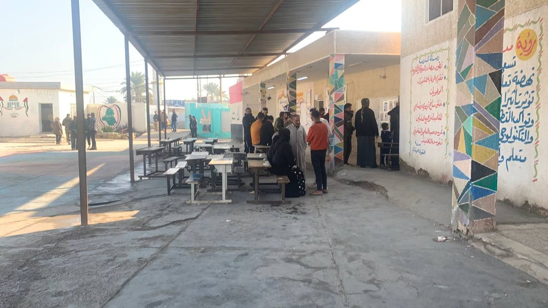 جماهير بعض المرشحين تجمعوا ودخلوا دفعة واحدة.. صور من اقتراع هور رجب