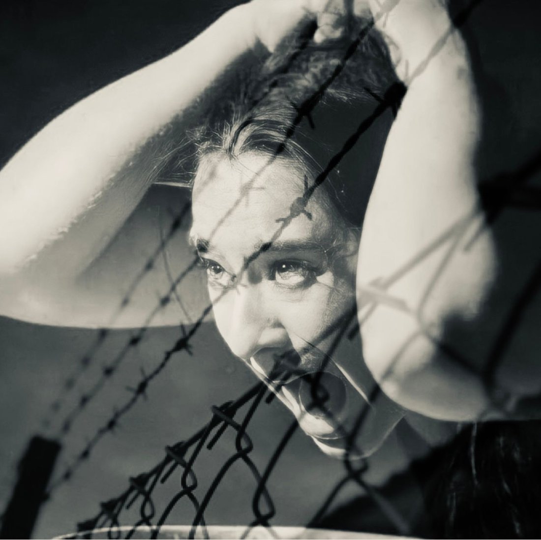 کچە کوردێک و فەرەنسیەک شانۆگەریەک لەبارەی جینۆساید پێشکەش دەکەن