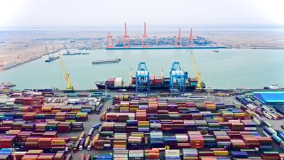 موانئ العراق: “أم قصر” خال من السفن وضريبة النقل ارتفعت 60%