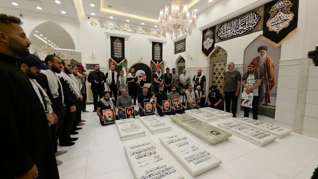 صور: جرحى “البيجر” يزورون قبر أبو مهدي المهندس في النجف