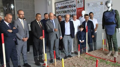 له‌ناو ئۆفیسی سەرەکی دەزگای مین کێڵگەیەکی نموونەی مین داندراوه‌