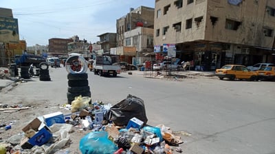 شوارع بغداد الجديدة “مقرفة”.. قمامة الجزّارين وصلت إلى المنازل (صور)