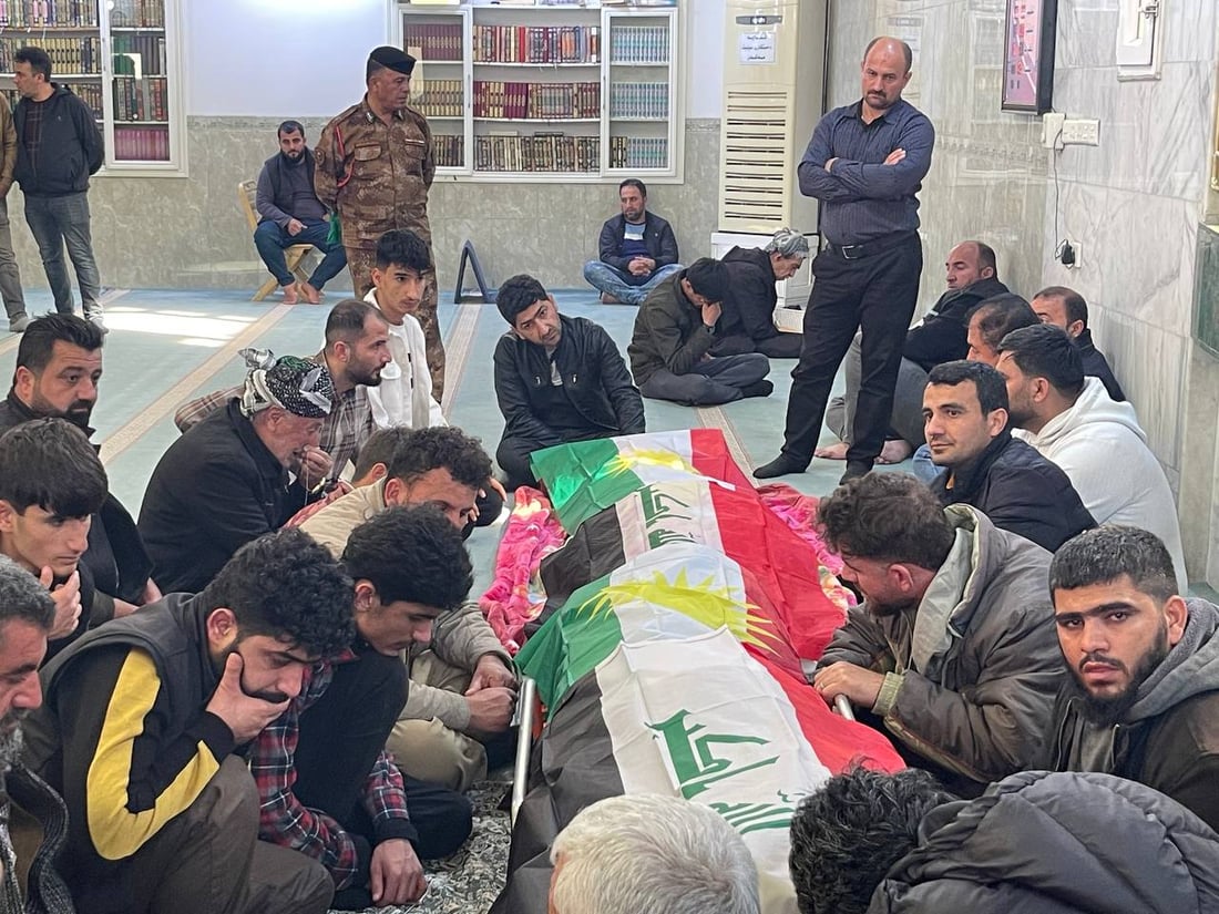 صور: وصول جثامين الخبراء الـ 3 إلى مسجد سامي گردي وسط أربيل