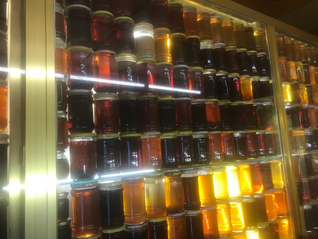 التشافي بالعسل يسحر البغداديين.. وطبيب مختص يفند الاعتقاد السائد