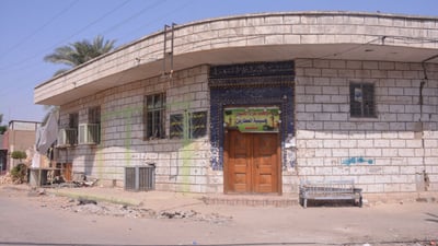 هدم أقدم حسينيتين في بلد تمهيداً لبنائهما ضمن تخصيصات الأمن الغذائي (صور)