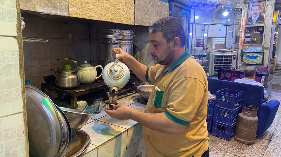 لن نغير “الدزاين”.. جلسة في “التراث” أشهر مقاهي الكاظمية تعيدك إلى عهد المملكة