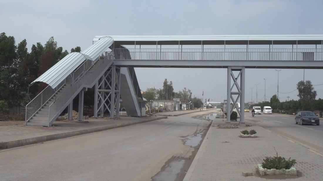 جسور كهربائية بلا كهرباء في بابل.. والمحافظ الجديد وعد بالحل خلال أسبوع (صور)