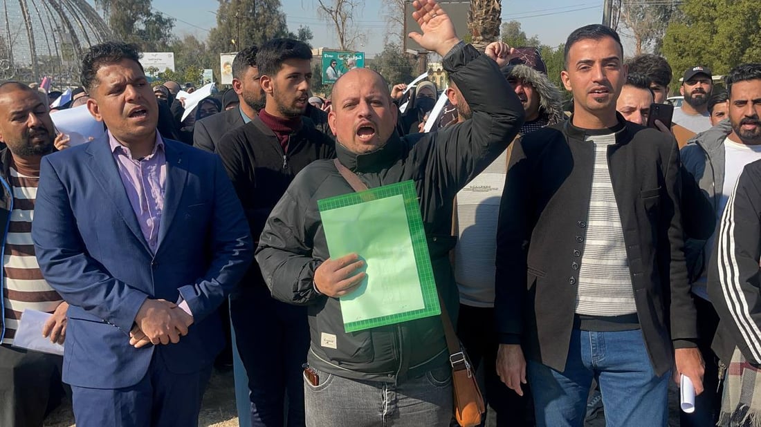 “نتعب والحصاد لموظفي التعداد”.. خريجو النجف غاضبون من قرعة التعيينات (صور)